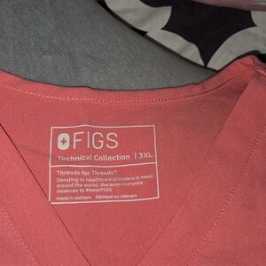 FIGS-PINK V-Neck Scrub Top